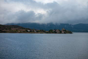 Fototapeta premium The reservoir of ullibarri-gamboa in Álava, Basque Country