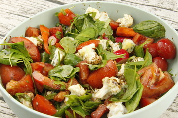 Salade épinards, choux fleur et tomates