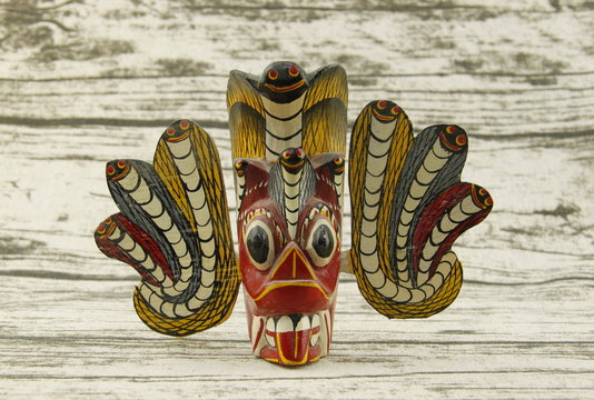 Masque traditionnel du Sri Lanka en bois