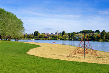Obraz premium Lake and beach of La-Ferté-Bernard, a commune in the Sarthe department in the Pays de la Loire region in north-western France.