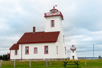 Fototapeta na wymiar White and Red Lighthouse