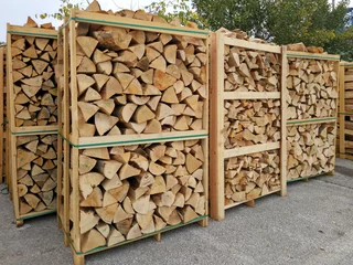 Foto op Plexiglas chopped firewood stacked in boxes © johzio