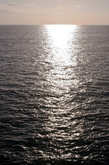 Fototapeta premium The bright reflection of the sun on the Pacific ocean in southern California, USA