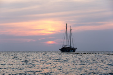 Fototapeta premium Sunset over Gulf of Thailand