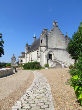                             The royal Lodge. The Saint-Antoine tower (on the left) and the Renaissance building.seen from the garden of the promontory. Loches, France