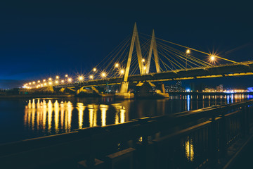 Obraz premium Millennium bridge at night