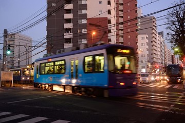Fototapeta premium 都営荒川線が走る東池袋の夜景
