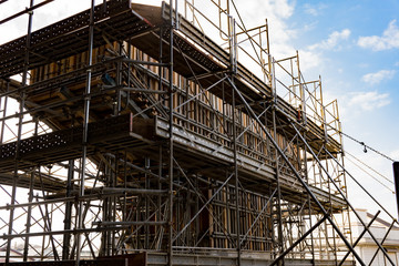 高速道路の橋脚・基礎