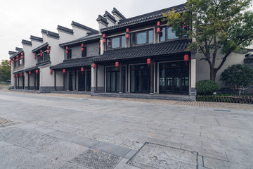 Naklejka premium Empty road near vintage building in Nanjing