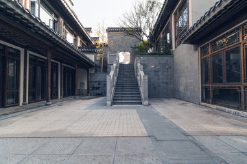 Obraz premium Empty road near vintage building in Nanjing