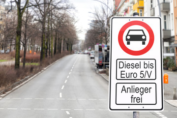 Diesel - Fahrverbot - Verkehrsschild - Innenstadt