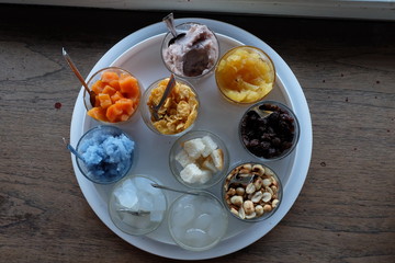 breakfast cereal with fresh fruits
