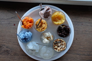 breakfast cereal with fresh fruits