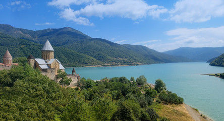Fototapeta na wymiar Zhinvali lake view