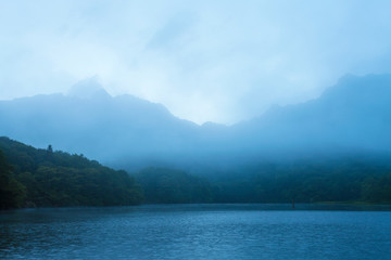 長野県　鏡池の夕暮れ