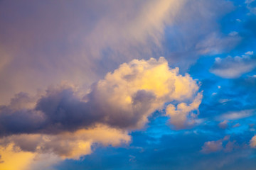 Obraz premium Beautiful blue cloudy sky at sunset.