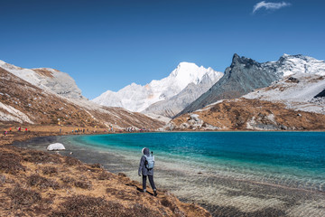 Fototapeta na wymiar Young women trekking on top of Milk Lake in peak valley