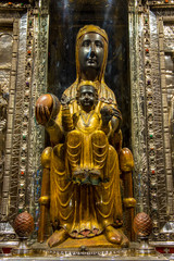 Obraz premium La Moreneta virgin, Montserrat monastery on mountain in Barcelona, Catalonia.
