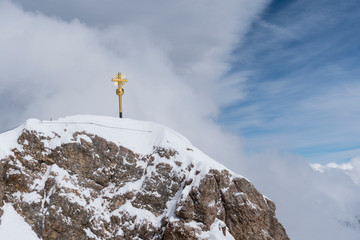 Naklejka na ściany i meble Zugspitze mit Gipfelkreuz