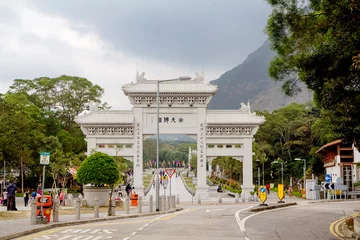 Fototapete Rund Hong Kong, China, Main gate to Po Lin monastery on Lantau island. The memorial arch is a traditional three-arched gate © galina_savina