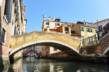 Fototapeta na wymiar Bridge through the channel in Venice