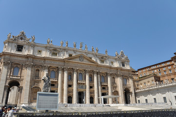 Fototapeta na wymiar St. Peter's Basilica in Vatican