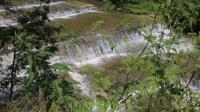 Catarata en el paisaje de Rupit poblaci&oacute;n de Barcelona