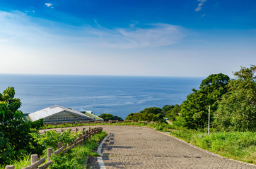 Obraz premium 高台から望む若狭湾と青空