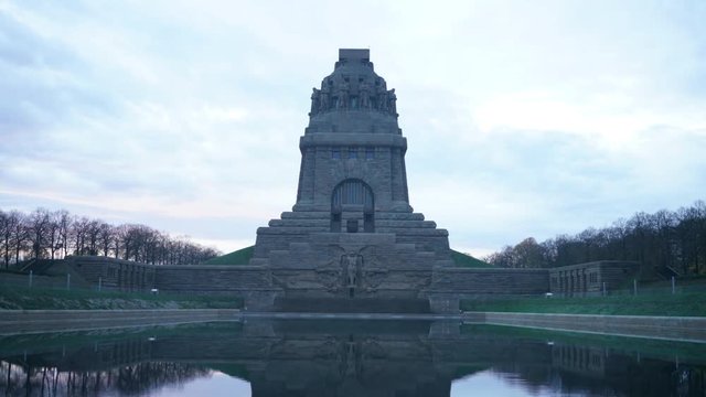 V&ouml;lkerschlachtdenkmal in Leipzig, Zeitraffer am fr&uuml;hen Morgen