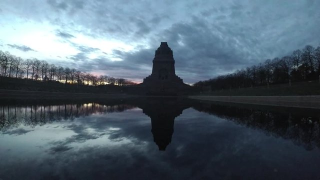 V&ouml;lkerschlachtdenkmal in Leipzig, Zeitraffer am fr&uuml;hen Morgen