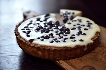 tarte à la crème blanche au mascarpone et au chocolat blanc et aux bleuets
