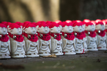 Queue of small buddha