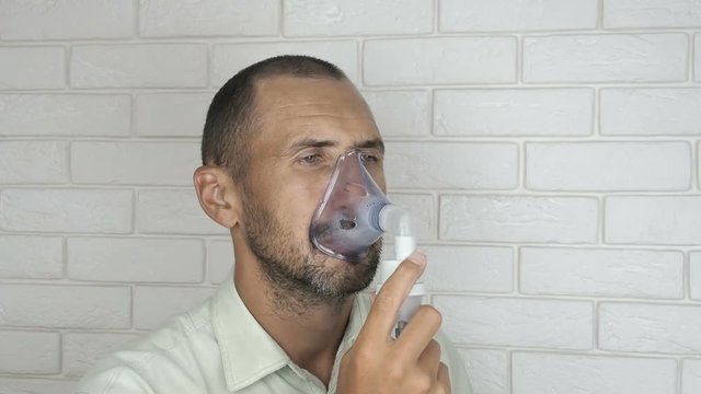 Asma. A man with a nebulizer.