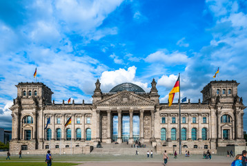 Reichstagsgebäude Berlin mit Fahne