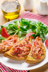 Open sandwich tartine with tomato, ham and cheese