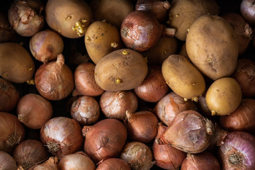 Obraz premium Fresh potatoes at the market