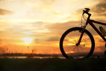 Cercles muraux Vélo Silhouette bicycle with sunset or sunrise background