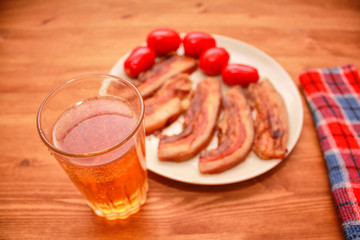  fried bacon, tomatoes and beer