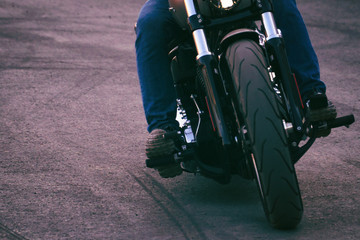 Obraz premium Biker iriding a motorcycle. Front view