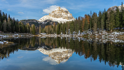 drei zinnen mountain lake reflektion