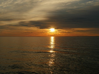Fototapeta na wymiar seascape, dramatic sunset over the sea