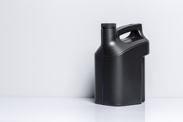 Obraz premium plastic bottle of motor oil