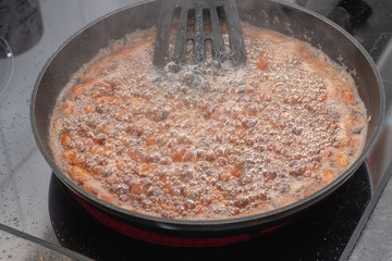 Mandeln selbst kochen mit Zucker karamellisiert