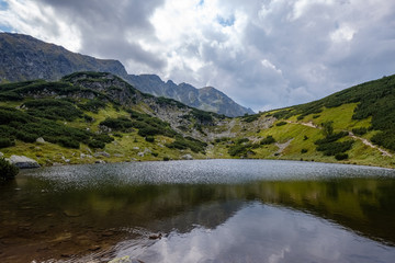 Fototapeta na wymiar mountain lake in late summer in Slovakian Carpathian Tatra