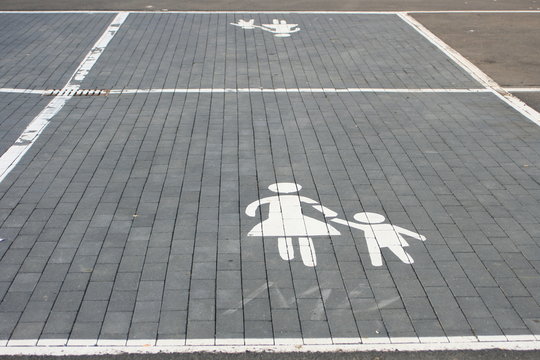 Parkplatz Mutter und Kind