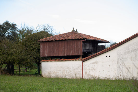Stilt granary