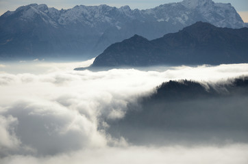 Fototapeta premium Berge im Nebel