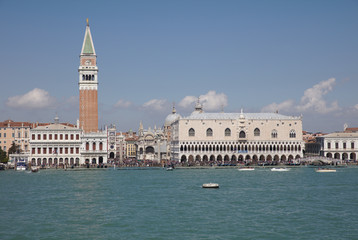 Fototapeta na wymiar View from Venice car ferry of Palazzo Ducale from Bacino San Marco 4237