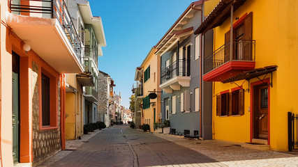 Fototapeta na wymiar buildings narrow road in Ioannina city greece
