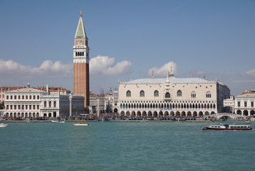 Fototapeta na wymiar View from Venice car ferry of Palazzo Ducale from Bacino San Marco 4243